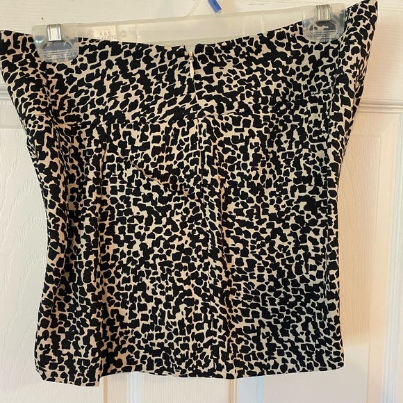 Loft Shorts Size 2 - Picture 3 of 11